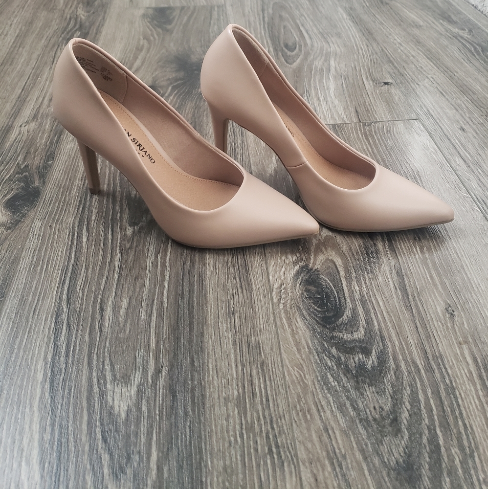Nude Pumps